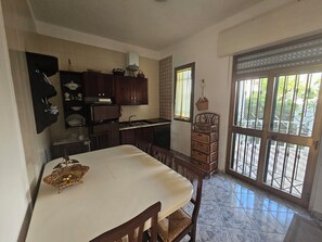 Dining - Cozy villa, a stone's throw from the Salento sea (Casalabate)