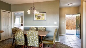 Dining - Spacious - 2-Bd. Lock-Off at Wyndham Smoky Mountains – Family Fun Near Dollywood (Sevierville)