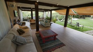 Smart TV, fireplace - Canto do Quilombo Farm, 20 minutes from the center of Vale das Videiras (Coqueiros Paty do Alferes)