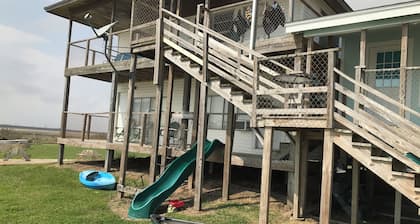 Charming 2-bedroom house with a beautiful view, WiFi, AC in Olivia