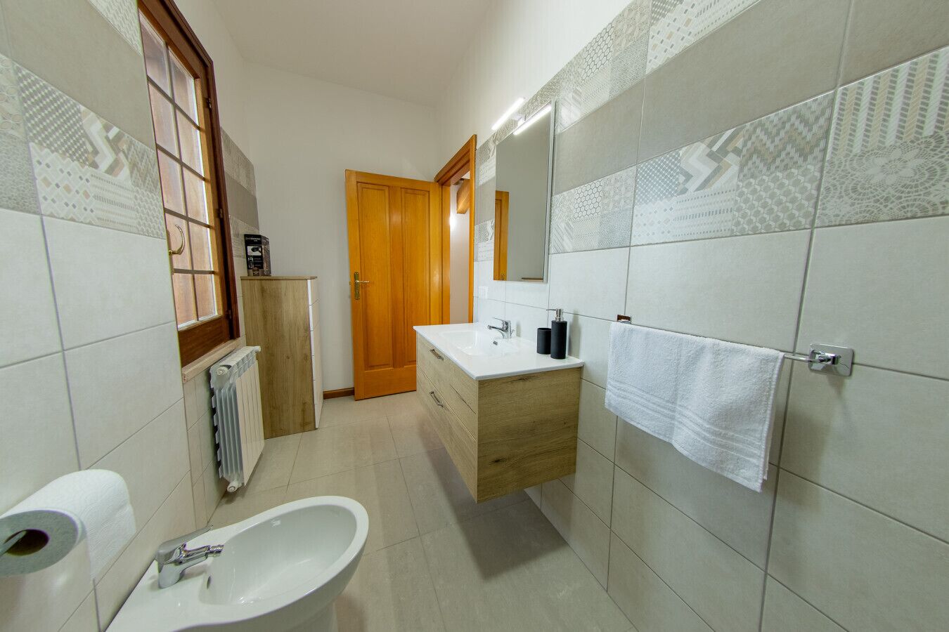 Sèche-cheveux, serviettes fournies