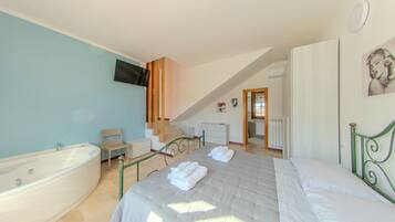 1 camera, una scrivania