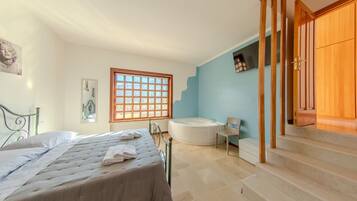 1 camera, una scrivania