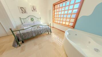 1 sovrum och skrivbord