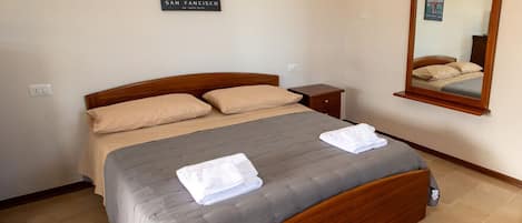 1 dormitorio y escritorio