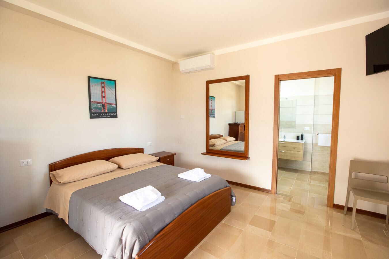 1 habitación y escritorio 