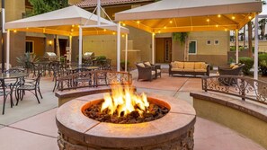 Outdoor dining - 2 Bedroom Villa Marriott Desert Springs Villas 11 (Palm Desert)