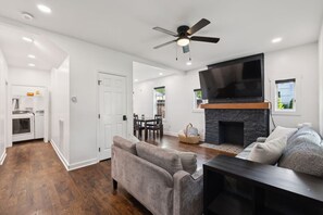 Smart TV - Charming home mins from Downtown Nashville 8 Beds (Nashville)