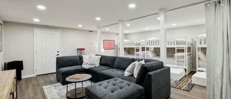 4 bedrooms, iron/ironing board, free WiFi, bed sheets