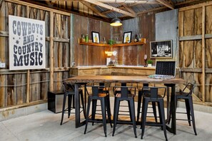 Bar (in der Unterkunft)