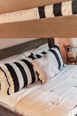 4 chambres, fer et planche à repasser, Wi-Fi gratuit, draps fournis