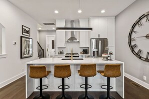 Imagen sin descripción, 3 de 95, botón