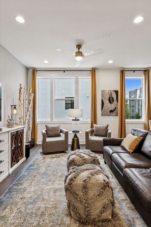 Unclassified image, 5 of 95, button