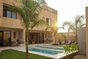 حمام سباحة