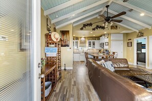 Smart-TV, DVD-spiller og filmbibliotek