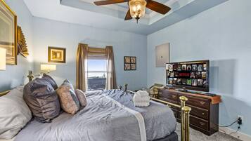 4 soverom, skrivebord, reiseseng for barn og wi-fi (inkludert)