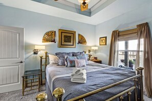 4 bedrooms, desk, travel cot, free WiFi