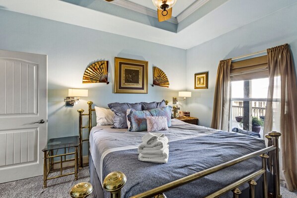 4 bedrooms, desk, travel crib, free WiFi