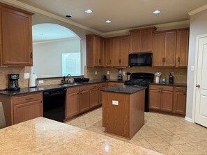 Microondas, horno, parrilla de estufa y lavavajillas 