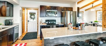 Family-Friendly Lakefront Retreat in Tomahawk!