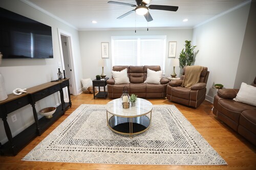 Charming 3-bedroom house in delightful Castalia with WiFi, AC