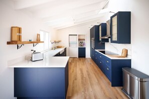 Geladeira, fogão, cooktop, lava-louças