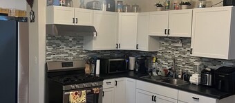 Conrad’s 4-bedroom in fantastic Milwaukee;TVs in all rooms,WiFi,AC, fitness/Par