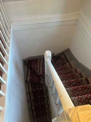 Interior - Conrad’s 4-bedroom in fantastic Milwaukee;TVs in all rooms,WiFi,AC, fitness/Par (Milwaukee)