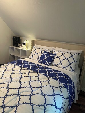 4 bedrooms, iron/ironing board, WiFi, bed sheets