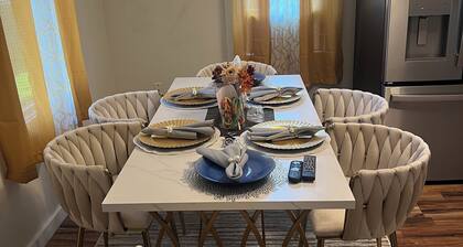 Conrad’s 4-bedroom in fantastic Milwaukee;TVs in all rooms,WiFi,AC, fitness/Par