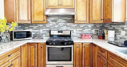 Spacious 4BR Family Home Near Disneyland & LA Attractions