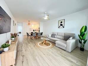TV, video library - PUSHE Playa Granada Beach & Golf 36 (Motril)