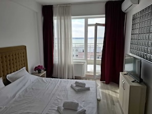 1 habitación, tabla de planchar con plancha, wifi y ropa de cama