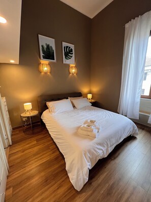 2 bedrooms, iron/ironing board, WiFi, bed sheets - Reserva Home Veneto..... sweet home in the heart of the dolce vita! (Roma)