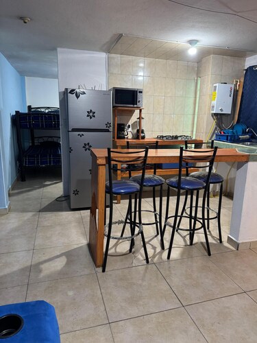 10 minutes from schools, shopping centers, hospital, furnished apartment!