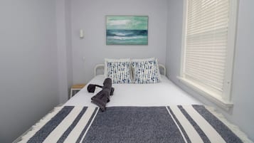 2 slaapkamers, een strijkplank/strijkijzer, reisbedje, gratis wifi