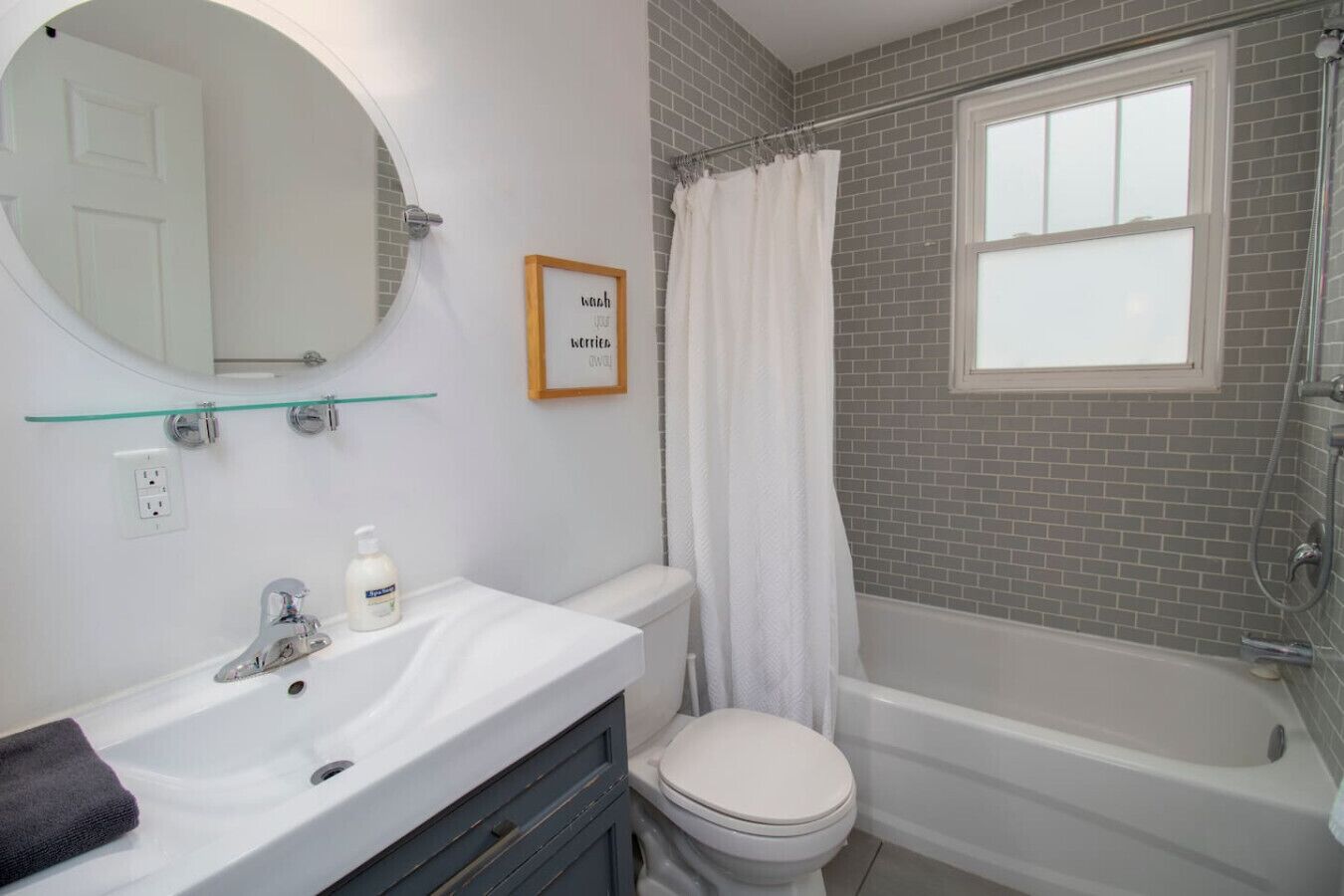 Sèche-cheveux, serviettes fournies