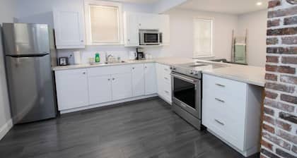 The Little Lake House-Cozy 2Bdrm