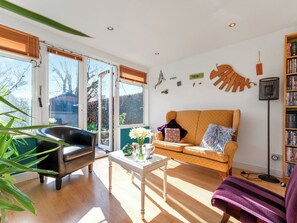 Fireplace - 3 bedroom accommodation in Stirling (Stirling)