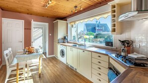 Unclassified image, 2 of 26, button - 3 bedroom accommodation in Stirling (Stirling)