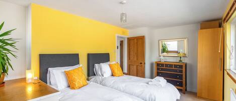 3 bedrooms, free WiFi, bed sheets