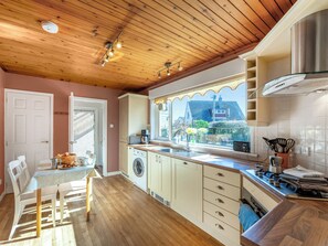 Dishwasher - 3 bedroom accommodation in Stirling (Stirling)