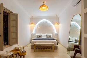 6 habitaciones, tabla de planchar con plancha, wifi y ropa de cama 