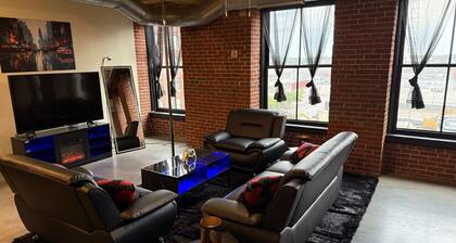 The VLuxe Oasis with City Skyline Views