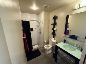 Secador de pelo, toallas