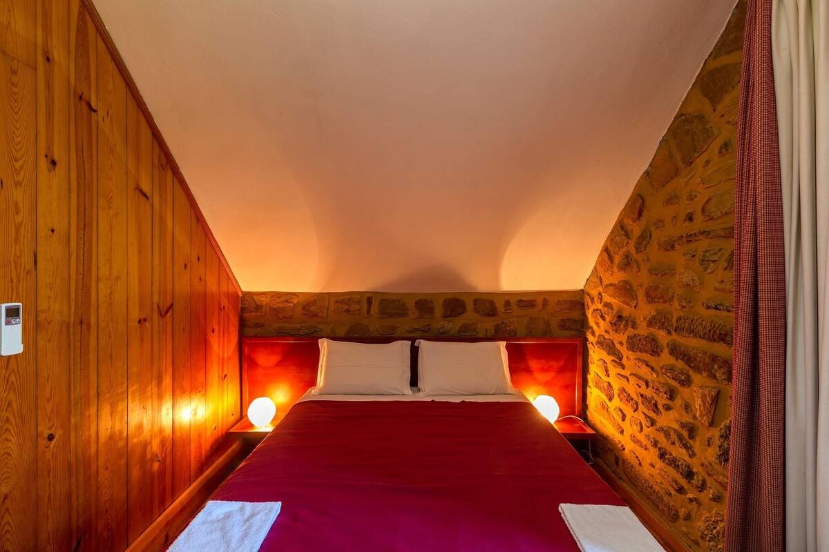 Literie hypoallergénique, rideaux occultants, chambres insonorisées