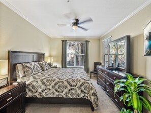 2 bedrooms, desk, iron/ironing board, WiFi - Stay in trendy MIDTOWN TAMPA!!Close to everything including the airport! (Tampa)