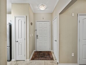 Interior - Stay in trendy MIDTOWN TAMPA!!Close to everything including the airport! (Tampa)
