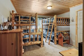 3 chambres, fer et planche à repasser, Wi-Fi, draps fournis