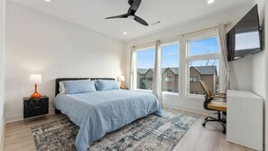3 bedrooms, desk, free WiFi, bed sheets